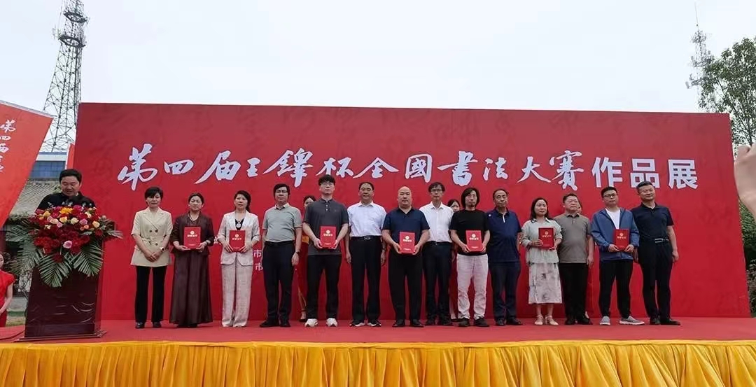 頒獎.jpg 頒獎.jpg