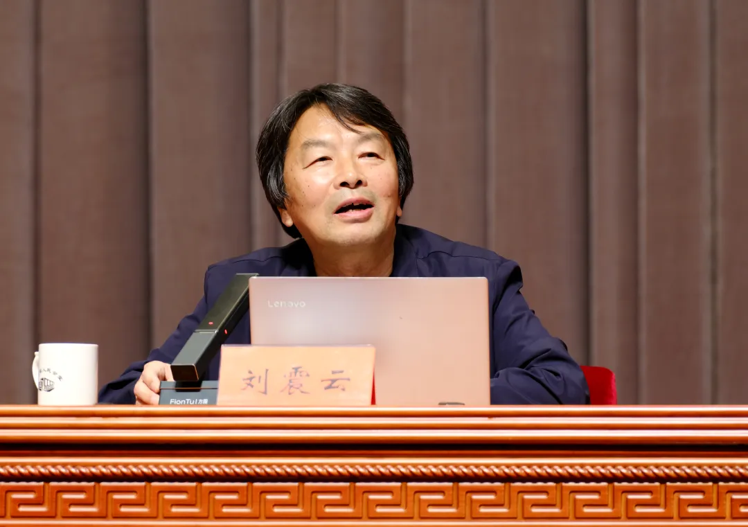 在故鄉(xiāng)河南講故鄉(xiāng)：省文聯(lián)主席劉震云作《文學(xué)、哲學(xué)與故鄉(xiāng)》專(zhuān)題講座