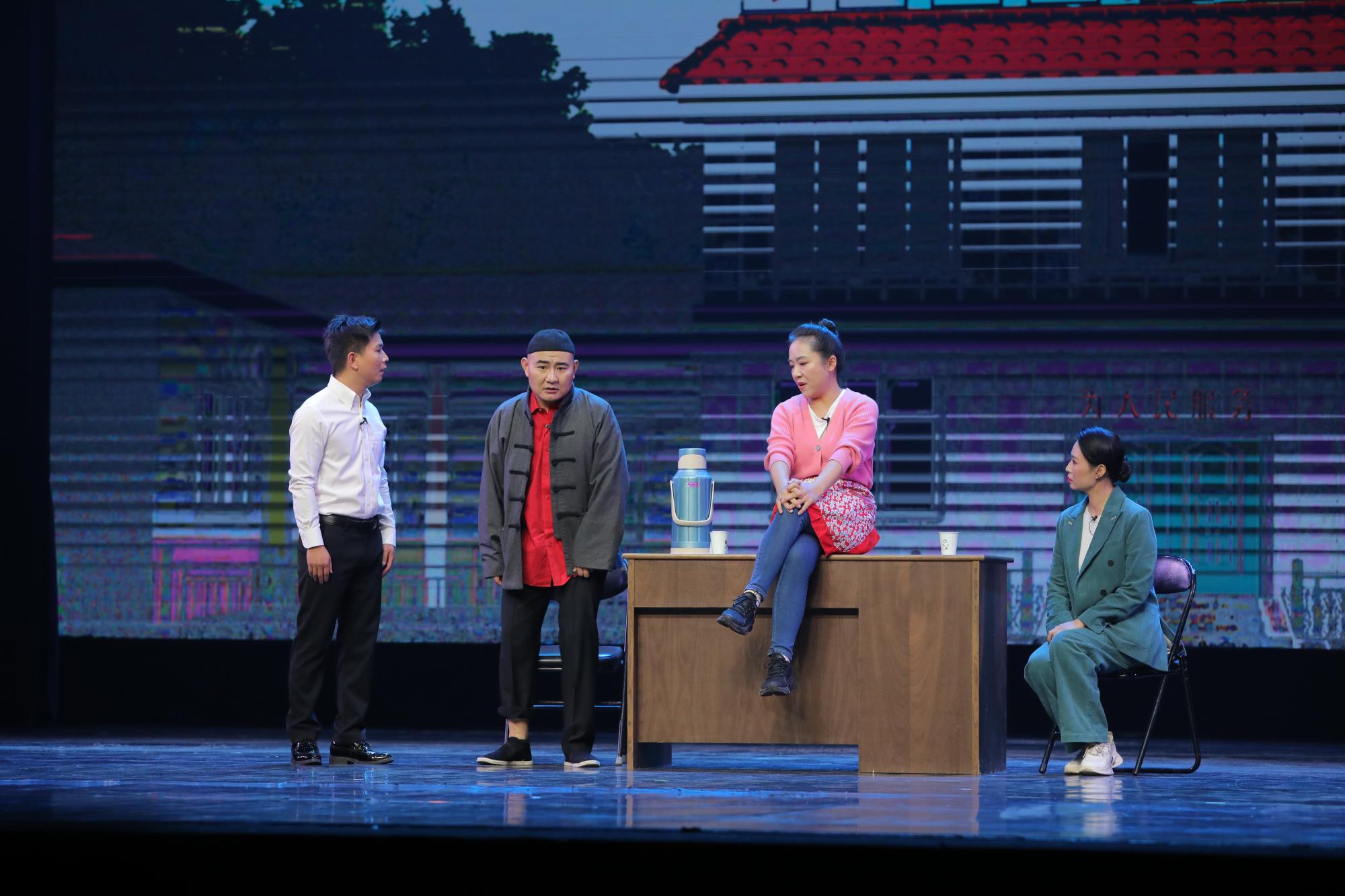 藝術(shù)家：師亞峰  作品：小品《逮書記》.JPG